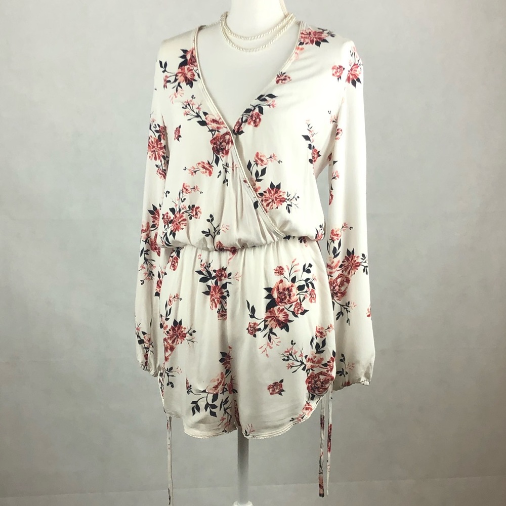 Kendall & Kylie Floral Romper Sz Medium - Picture 3 of 8